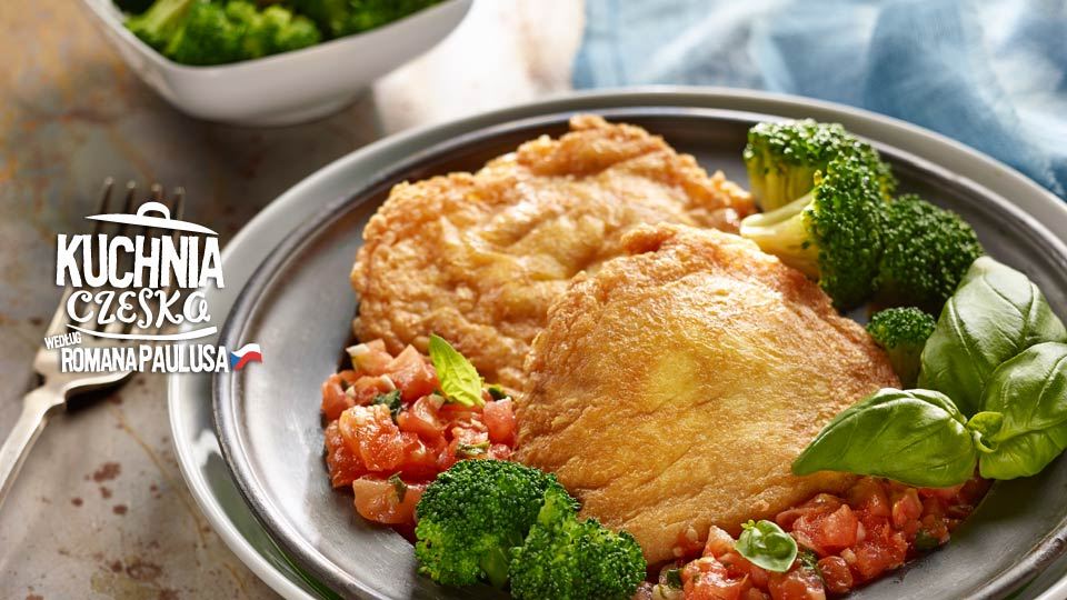 Szynka wieprzowa w panierce z pomidorowym ragout (gęsty sos) oraz gotowanymi brokułami Szynka wieprzowa w panierce z pomidorowym ragout (gęsty sos) oraz gotowanymi brokułami