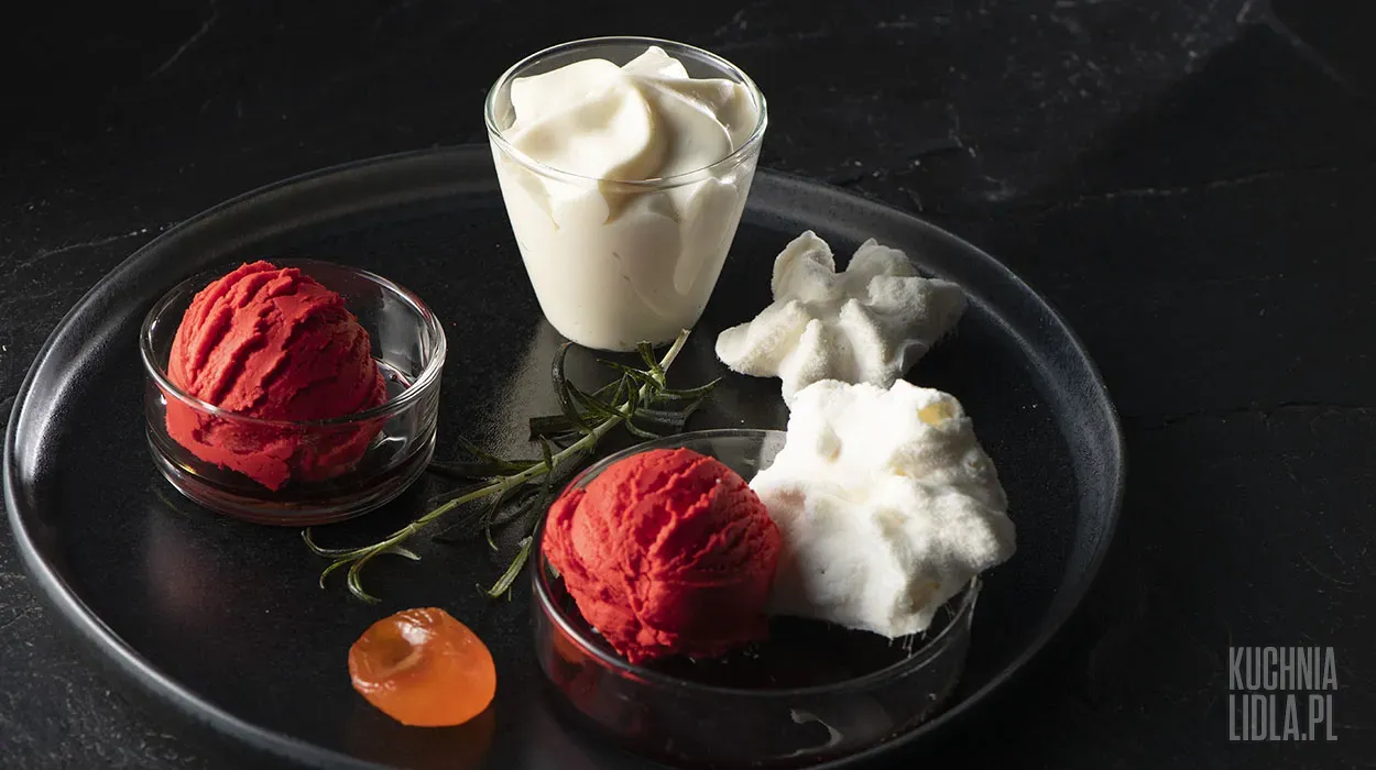 Kuchnia molekularna: lody z zupy, suszone żółtka i pianka serowa