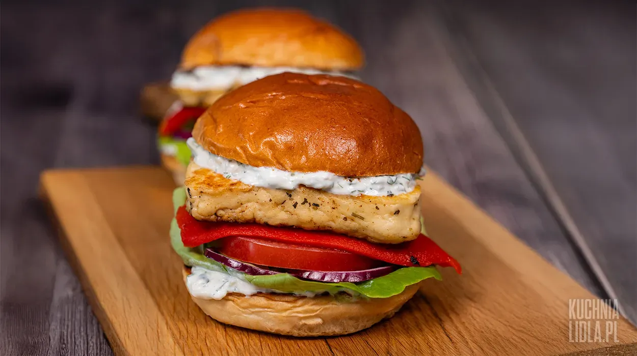 Burgery z halloumi i sosem tzatziki Burgery z halloumi i sosem tzatziki