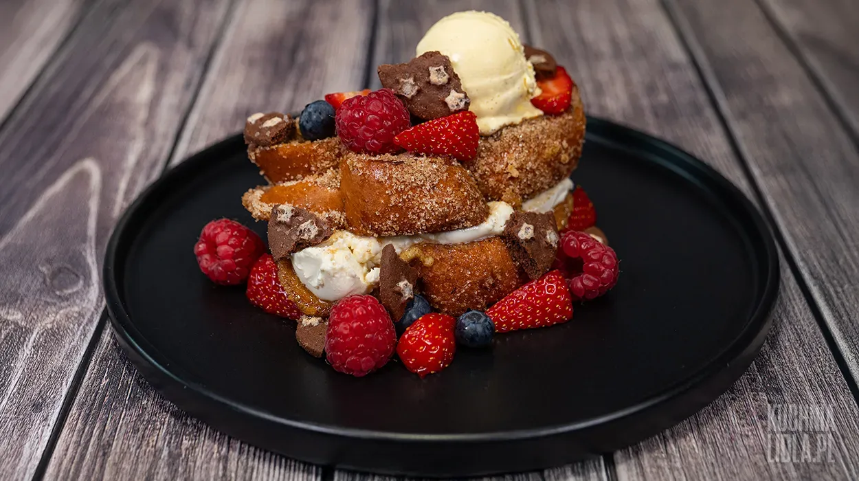Churrosowe tosty francuskie z lodami Churrosowe tosty francuskie z lodami