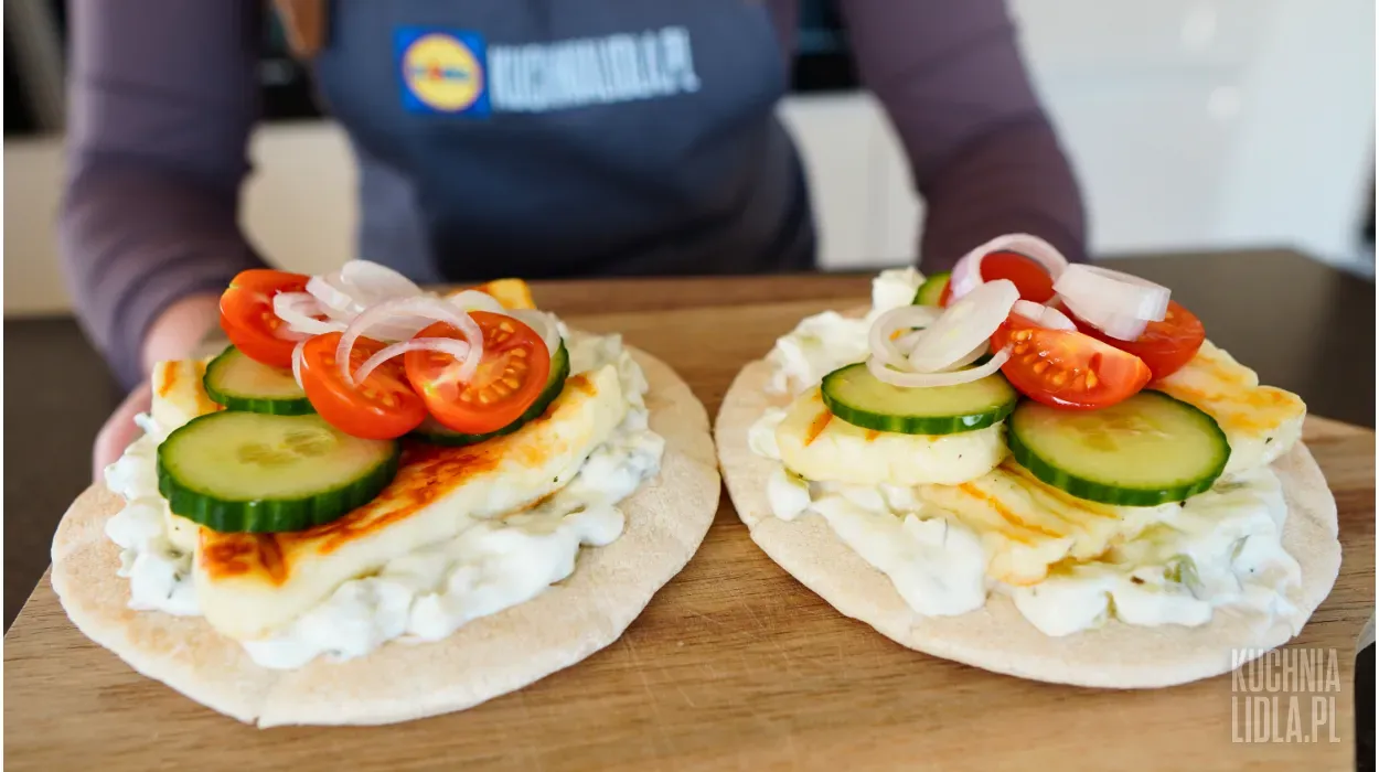 Pita z grillowanym halloumi