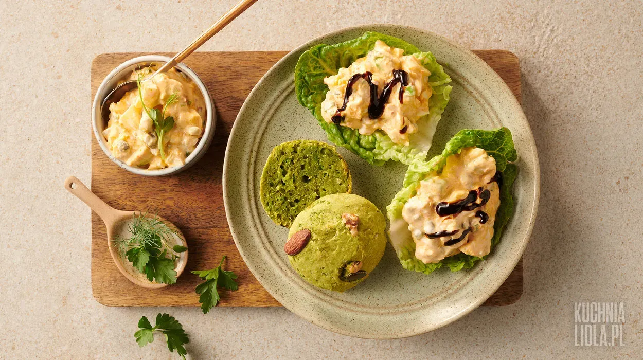 Zielone bułeczki z pastą jajeczną