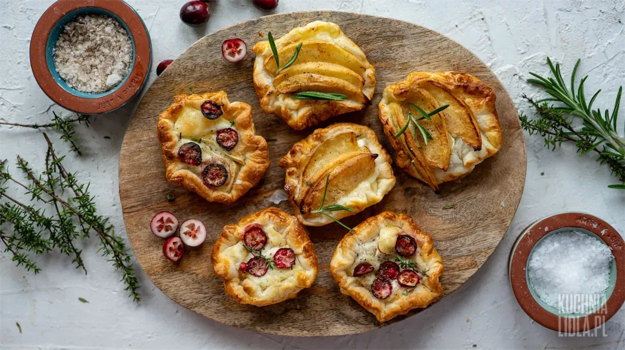 Minitarty z camembertem i żurawiną lub jabłkami AF