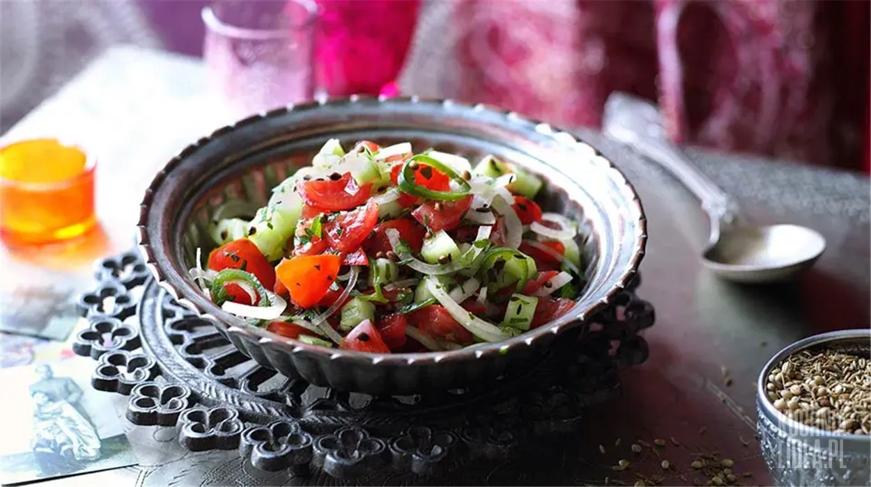 Chachumbar – indyjska sałatka z pomidorów i ogórków