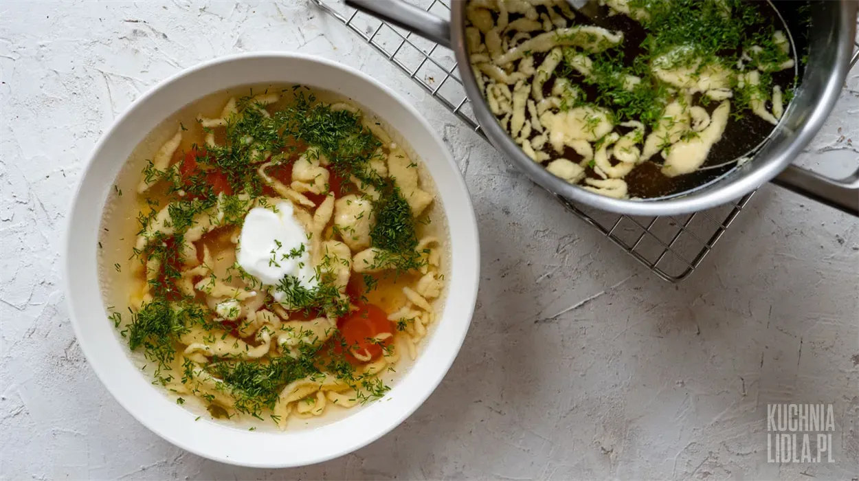 Zupa koperkowa z lanym ciastem