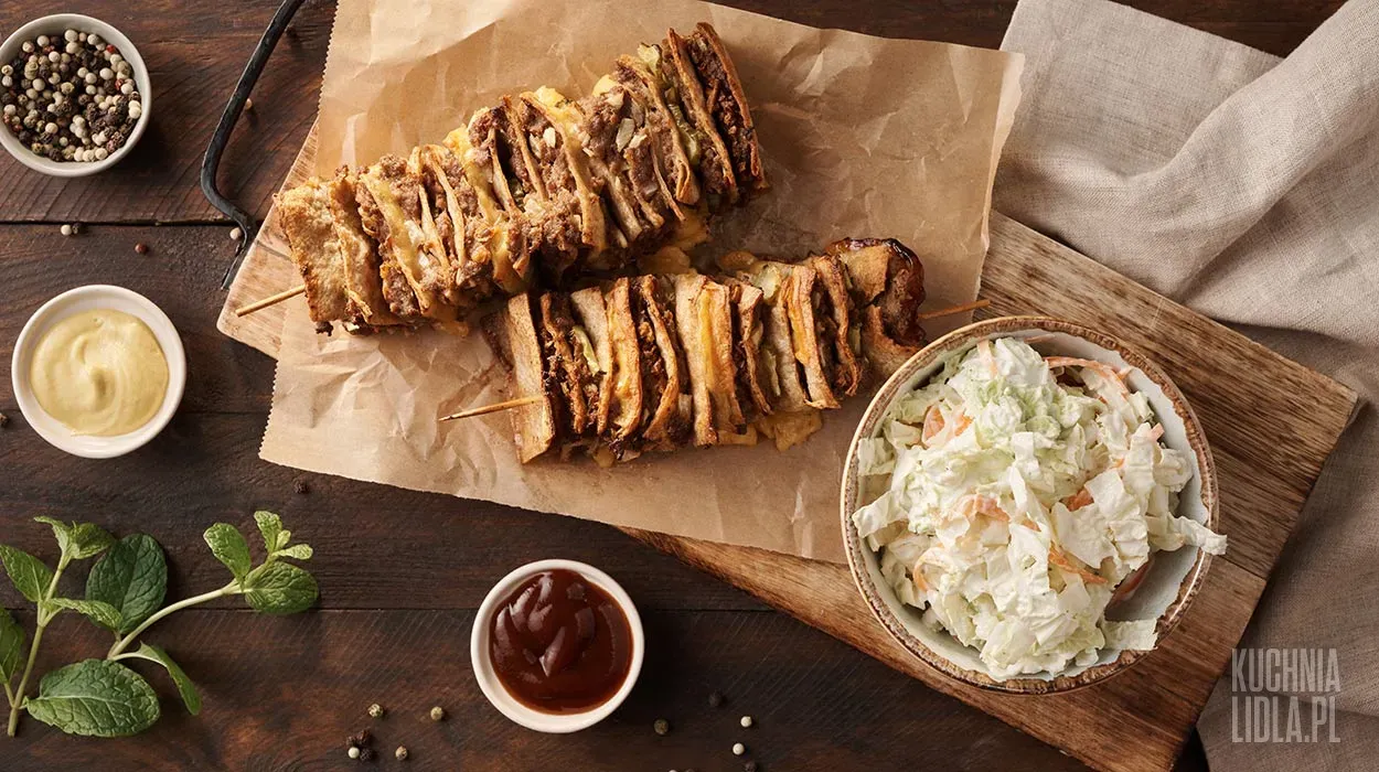 Tortilla burger w formie szaszłyka