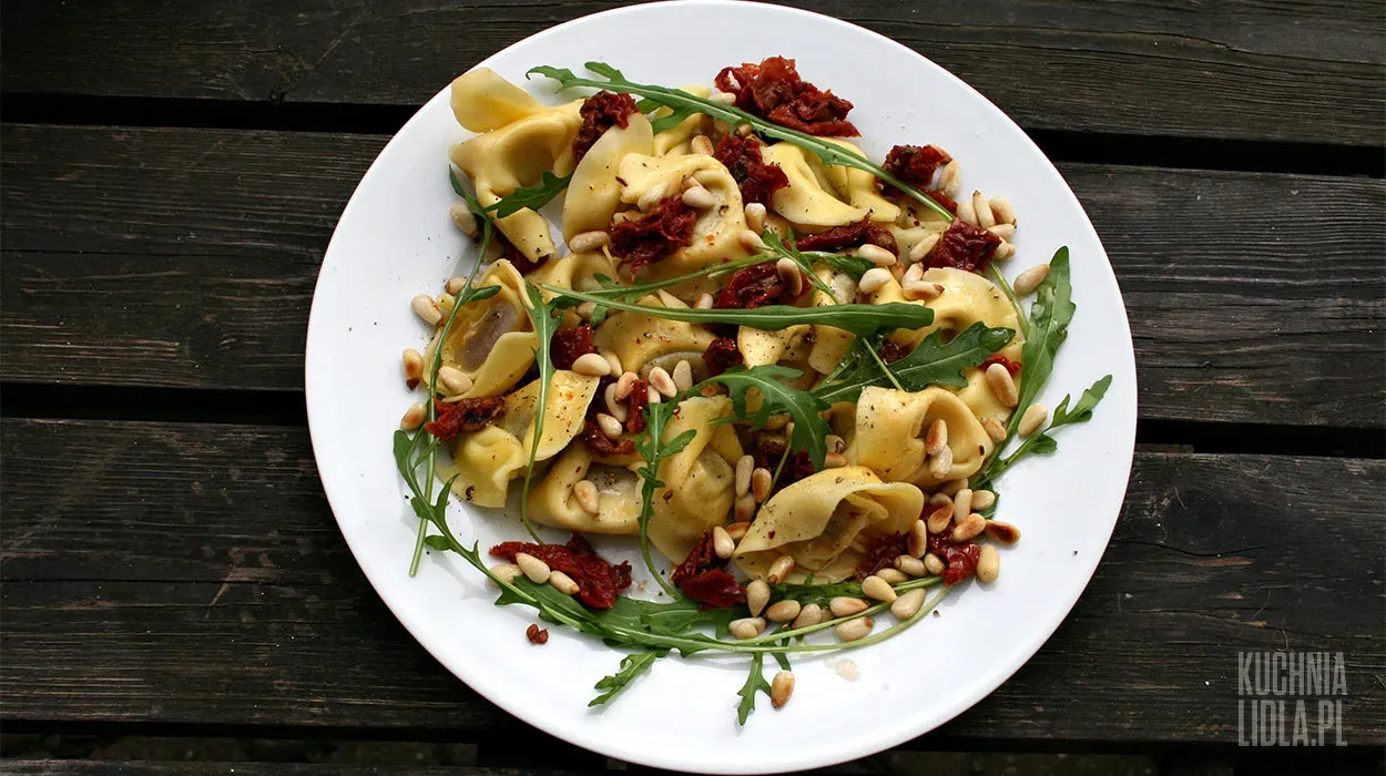 Sałatka z tortellini i rukolą