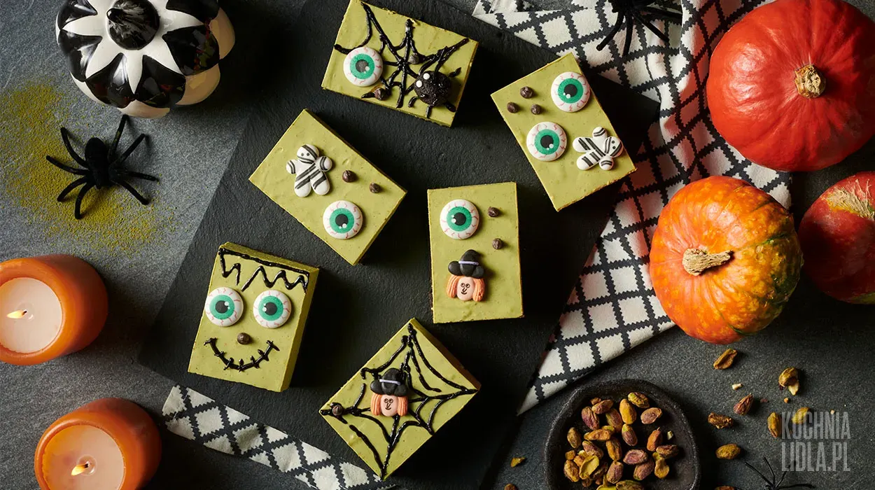 Serniczki halloweenowe z matchą i pistacjami