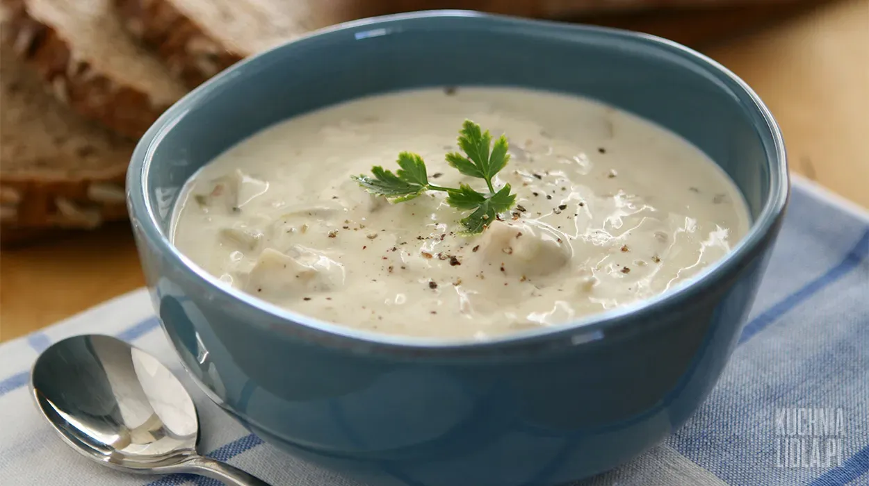Clam chowder — amerykańska zupa z małżami Clam chowder — amerykańska zupa z małżami