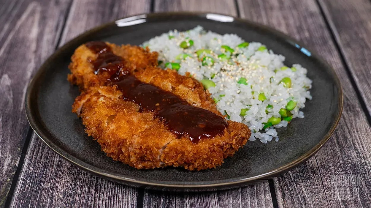 Schabowy tonkatsu z ryżem z edamame