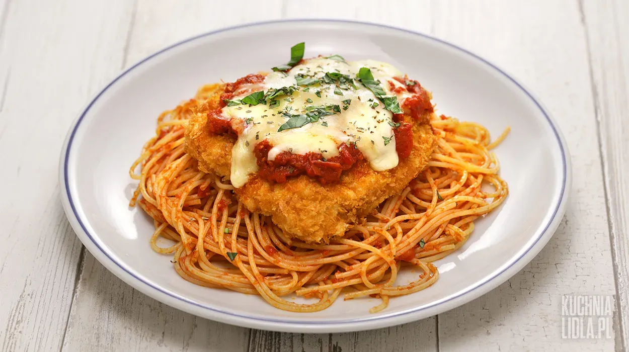 Chicken parmigiana — kurczak po parmeńsku Chicken parmigiana — kurczak po parmeńsku