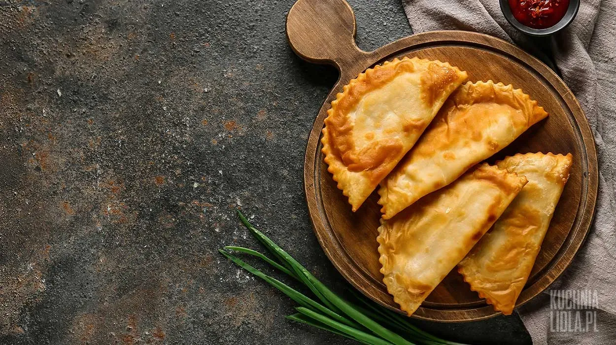 Czebureki – smażone pierogi z mięsem