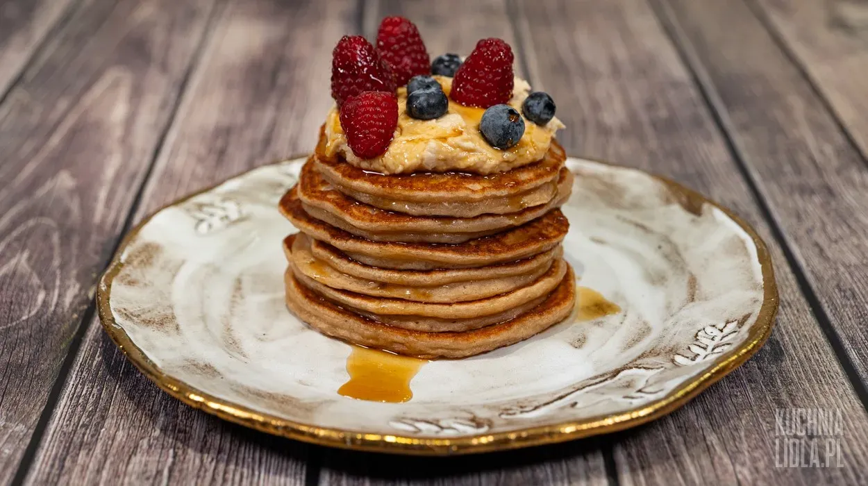 Wysokobiałkowe pancakes z serka wiejskiego