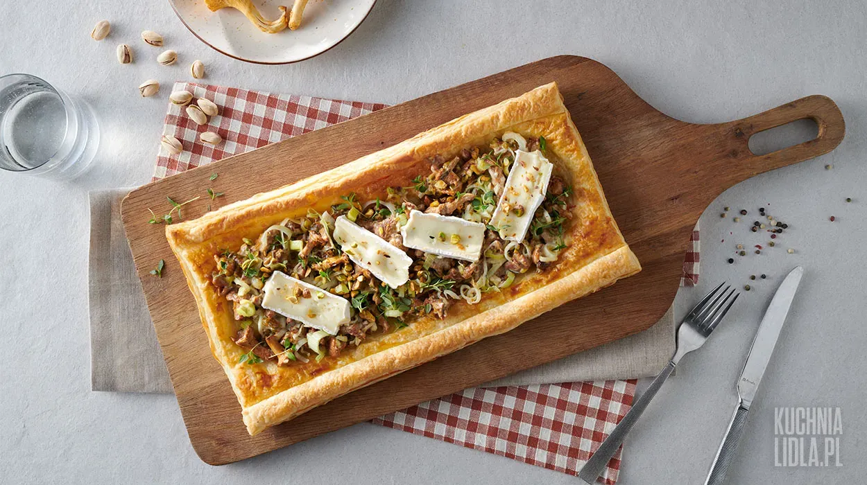 Tarta we francuskim stylu z porem i kurkami