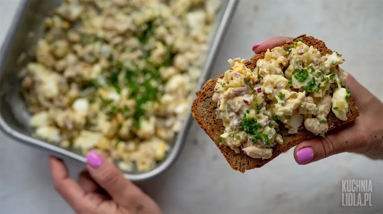 Pasta jajeczna z białą fasolą