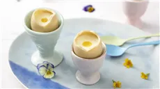 Czekoladowe jajko z niespodzianką