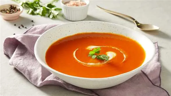 Kremowa zupa pomidorowa z papryką