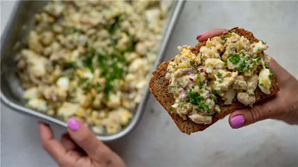 Pasta jajeczna z białą fasolą