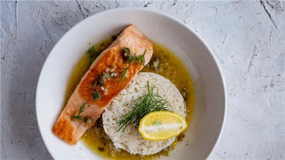 Łosoś piccata w cytrynowym sosie