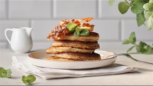 Bananowe pankejki z karmelizowanym boczkiem 