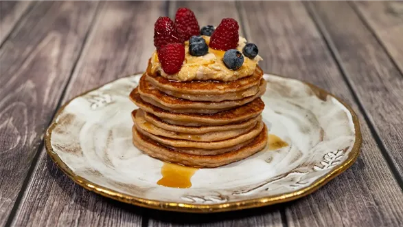 Wysokobiałkowe pancakes z serka wiejskiego