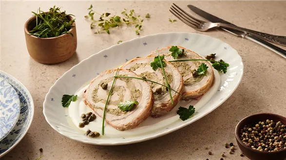 Schab faszerowany białą kiełbasą