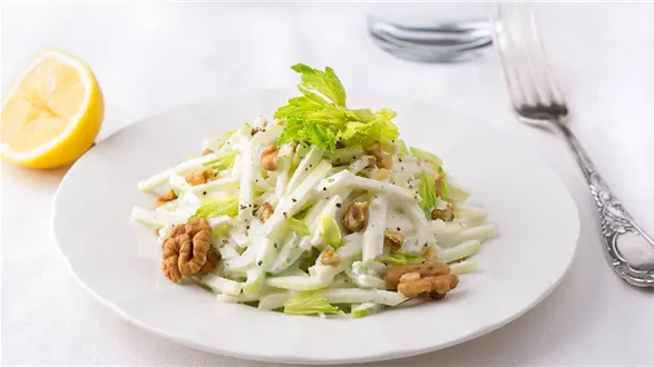 Surówka z selera z jabłkiem