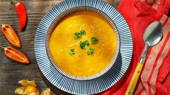 Kokosowa zupa curry z marchewką