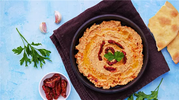 Hummus z suszonymi pomidorami