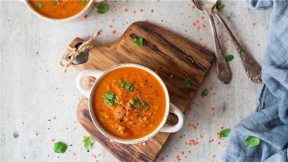 Zupa z soczewicy z pomidorami
