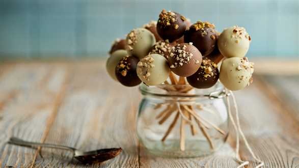 Trufle czekoladowo-malinowe na patyczkach