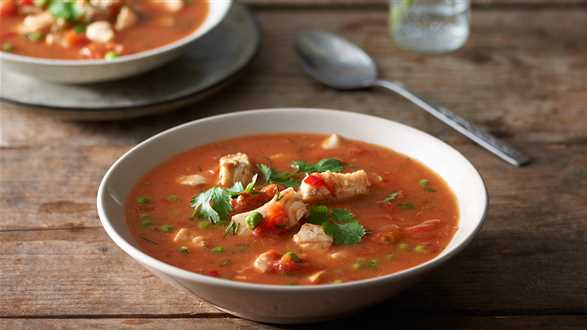 Mazurska zupa rybna z groszkiem i pomidorami