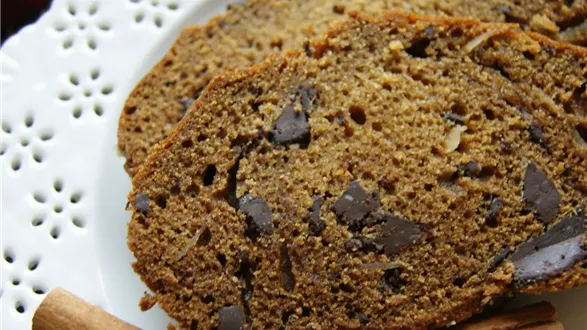 Piernik z gorzką czekoladą i płatkami migdałów