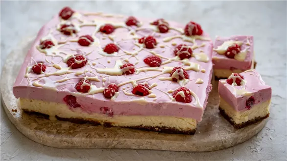 Sernik z musem malinowym MCS