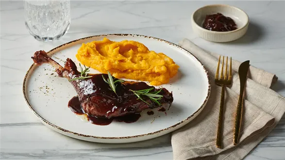 Gęś w sosie śliwkowym