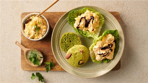 Zielone bułeczki z pastą jajeczną