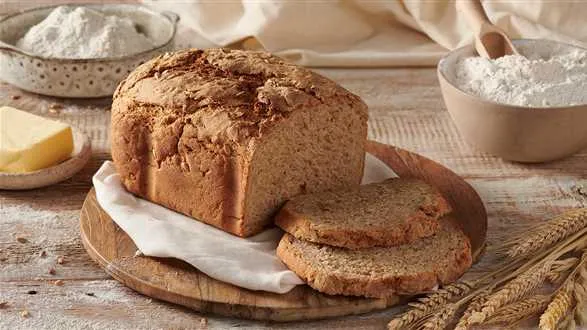 Pełnoziarnisty chleb pszenno-żytni z ziarnami słonecznika