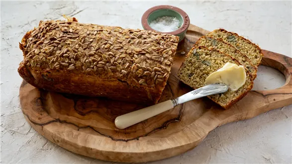 Chlebek owsiany z twarogiem