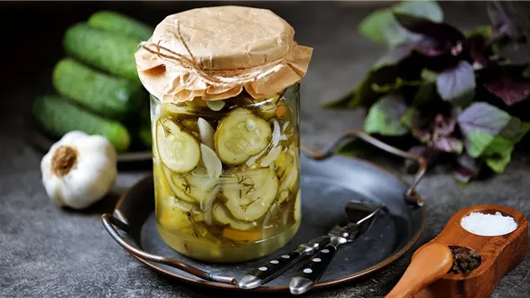Sałatka z ogórków słodko-kwaśna