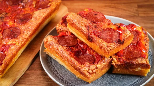 Domowa pizza na grubym cieście