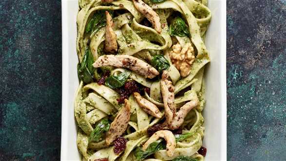 Makaron z kurczakiem i pesto z rukoli