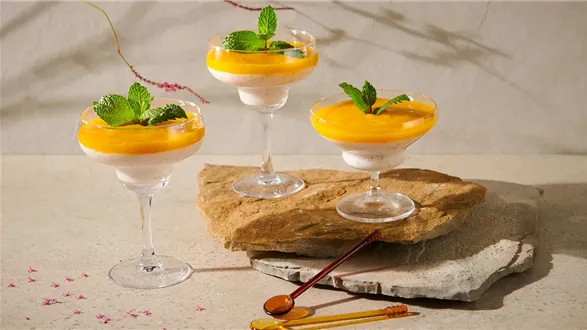 Pudding z tapioki z musem z mango