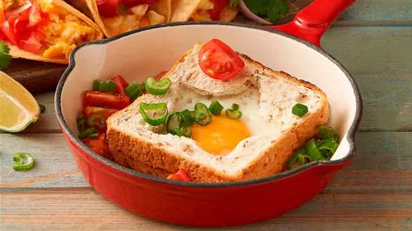 Jajko w chlebie – pomysł na śniadanie