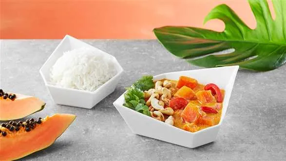 Curry wegańskie z papają i orzechami nerkowca