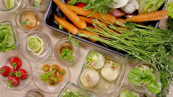Jak zrobić jadalny ogród z resztek warzyw i ziół?