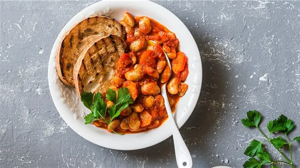 Jakie przyprawy do fasolki po bretońsku?