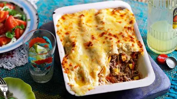 Zapiekane enchiladas z farszem z mięsa mielonego i mango