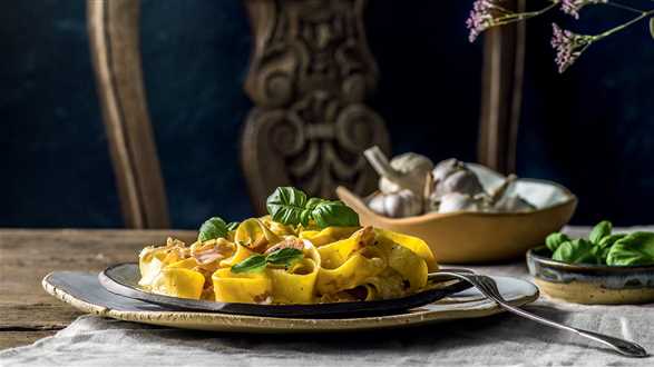 Pappardelle z szynką parmeńską i gorgonzolą