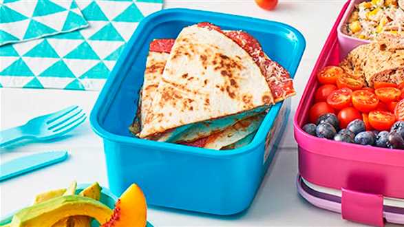 Tortilla z salami i serem – pomysł na lunchbox