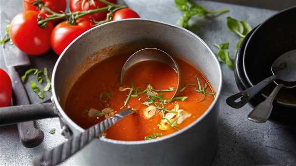Zupa pomidorowa z bazylią